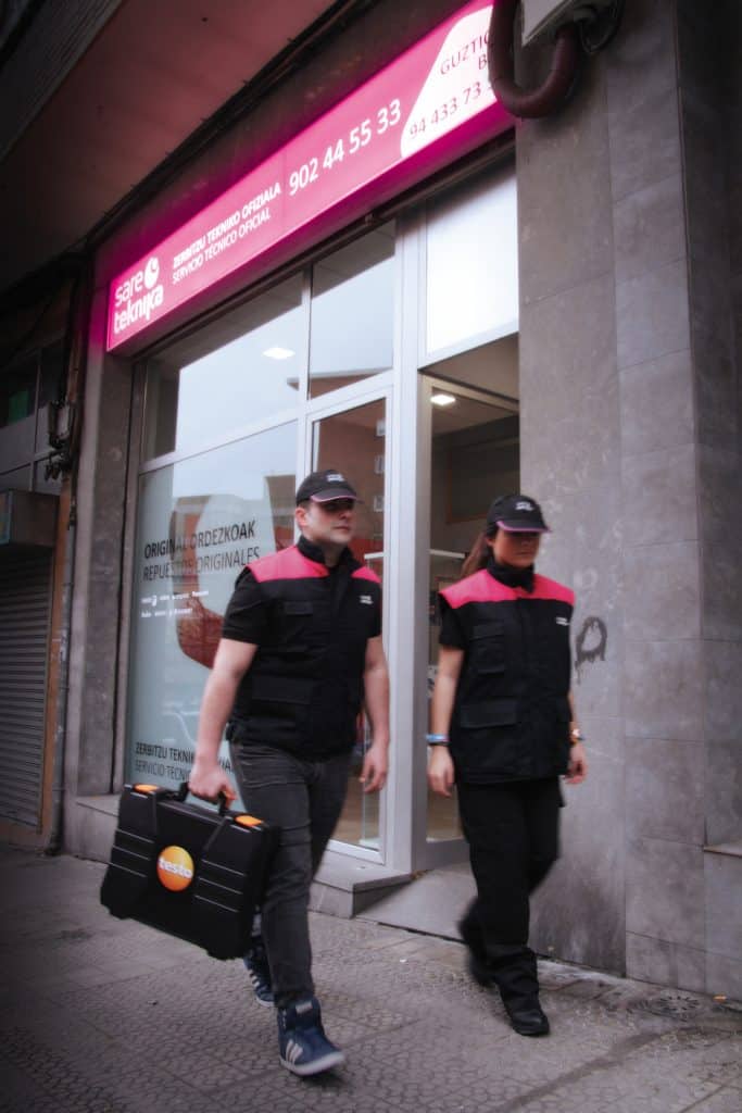 Sareteknika refuerza su red