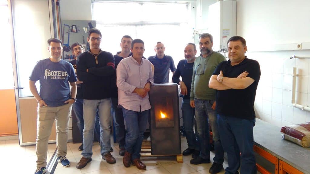 Sareteknika organiza doce cursos sobre el funcionamiento y reparación de estufas de biomasa